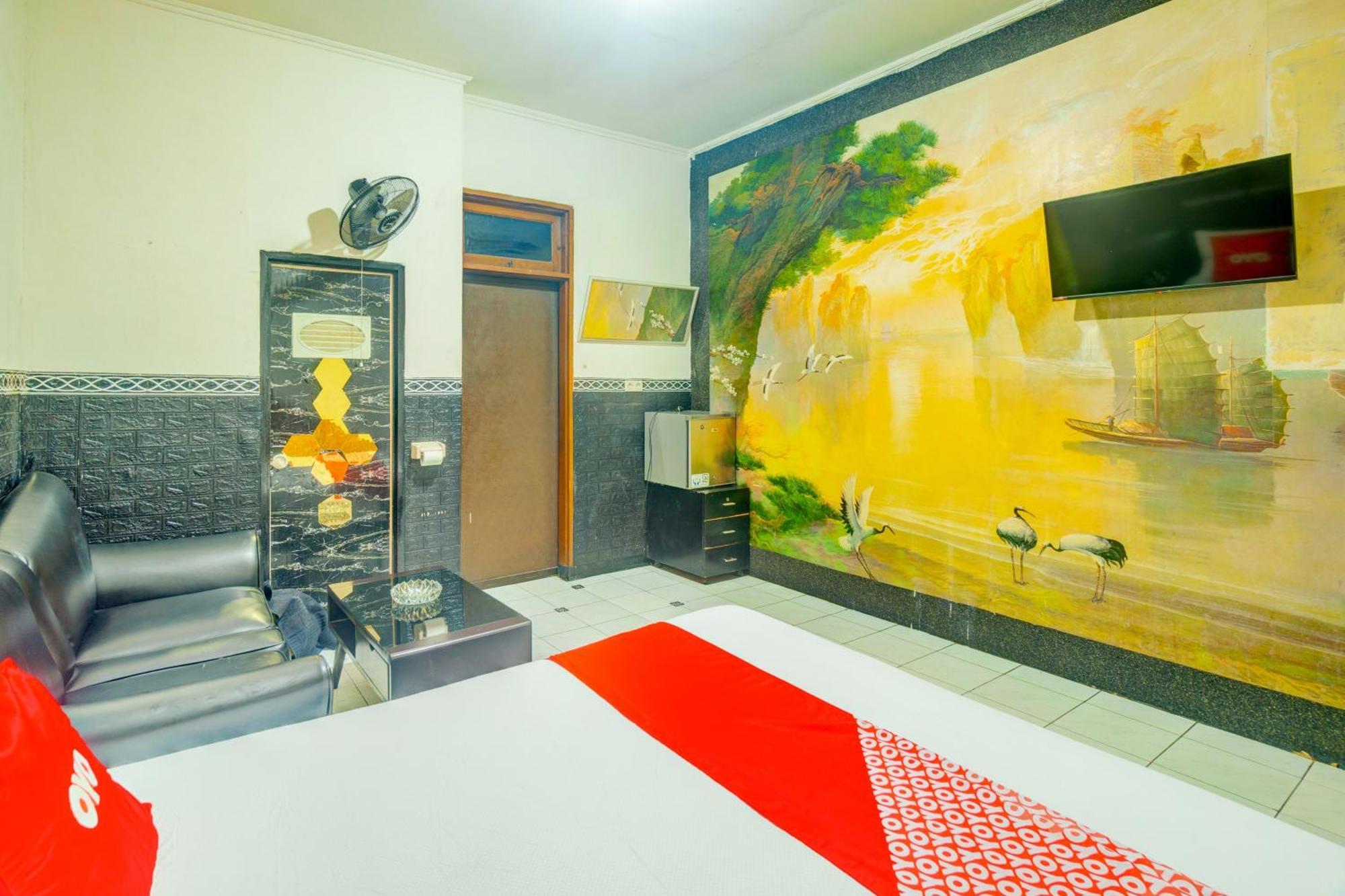 Oyo 93132 Modom Homestay Near Rs Islam Jakarta Pondok Kopi Exterior photo