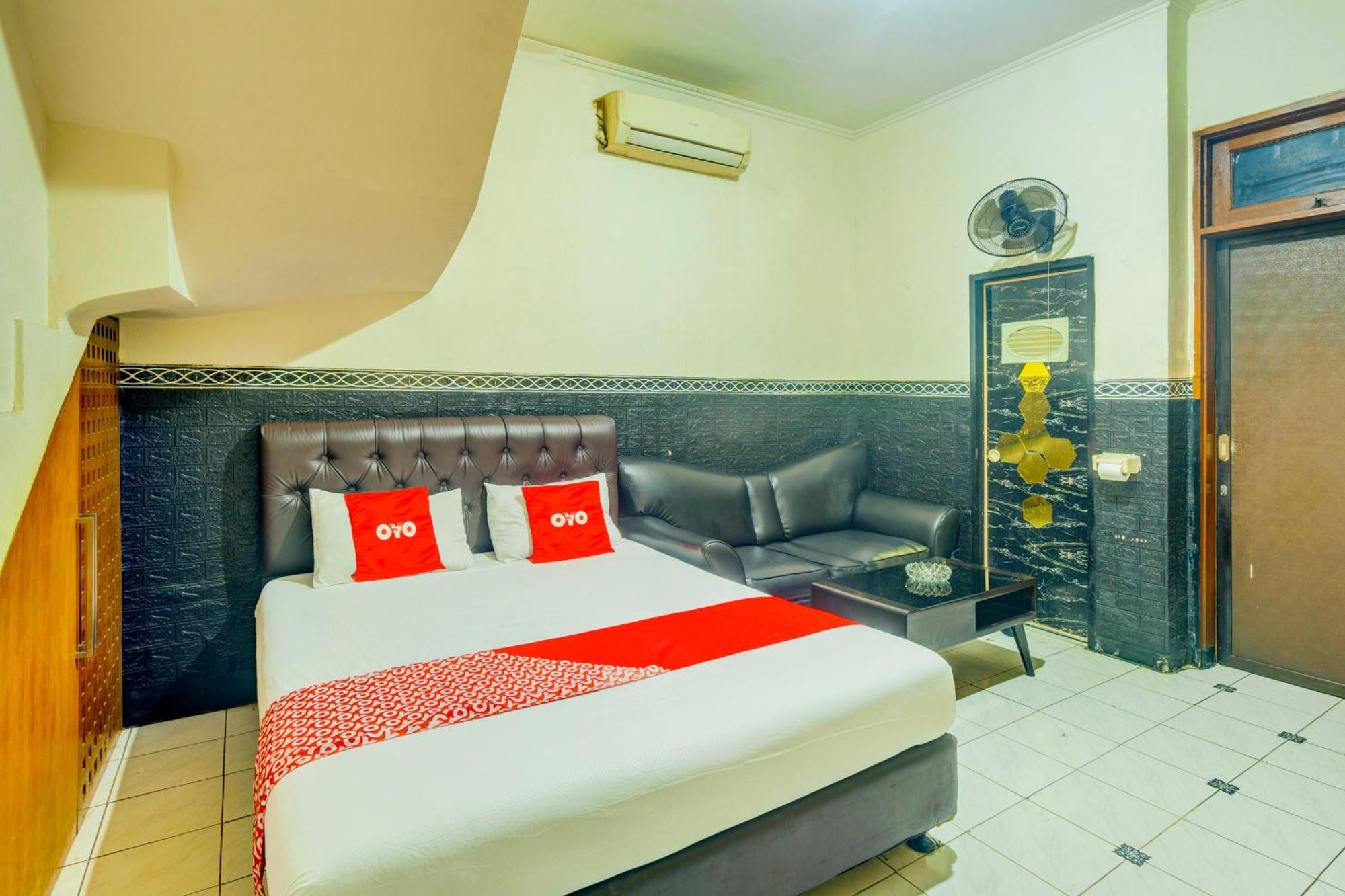 Oyo 93132 Modom Homestay Near Rs Islam Jakarta Pondok Kopi Exterior photo
