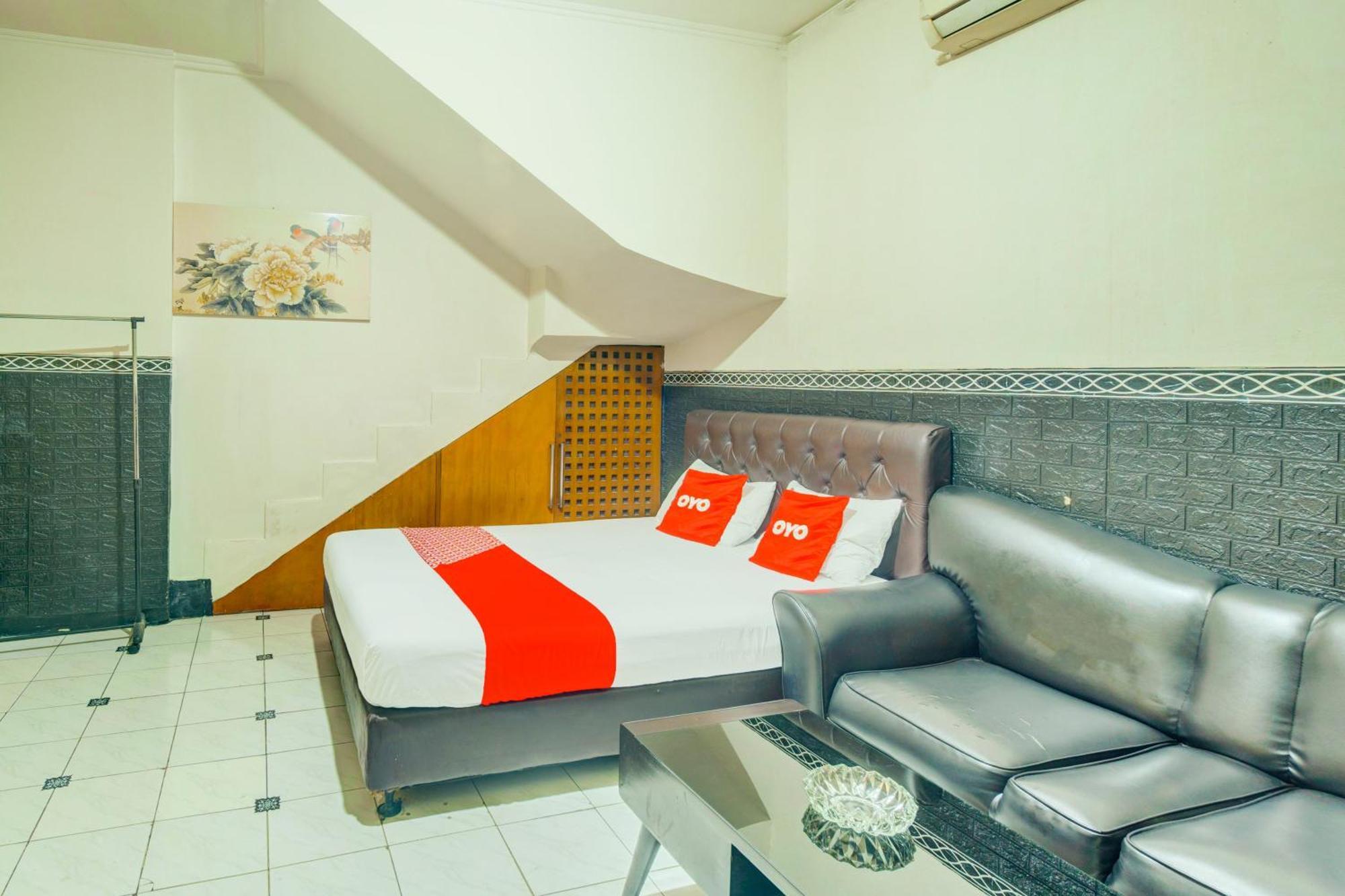 Oyo 93132 Modom Homestay Near Rs Islam Jakarta Pondok Kopi Exterior photo