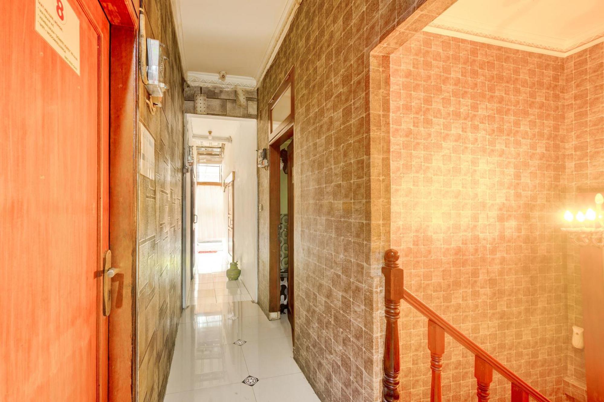 Oyo 93132 Modom Homestay Near Rs Islam Jakarta Pondok Kopi Exterior photo